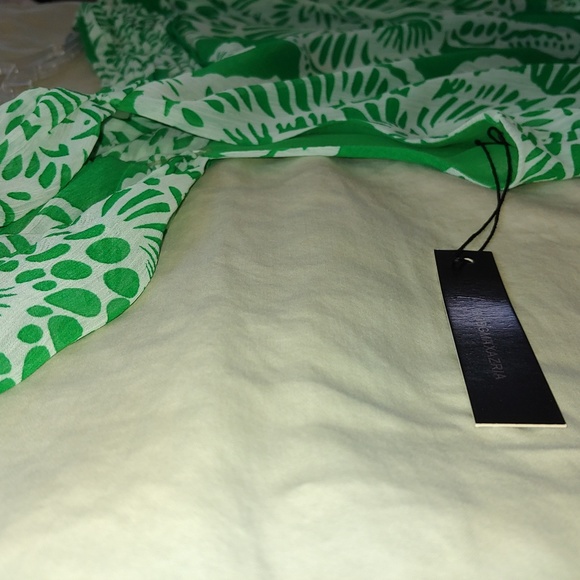 NWT BCBG Blouse Top Pleated Neck/Back w/Cut Outs - Picture 4 of 4